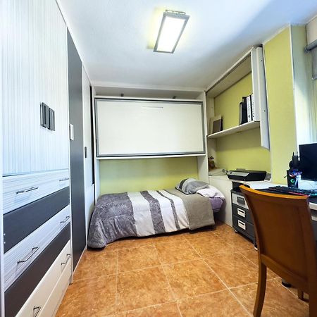 Valencia Avenida Del Puerto Private Rooms Kültér fotó