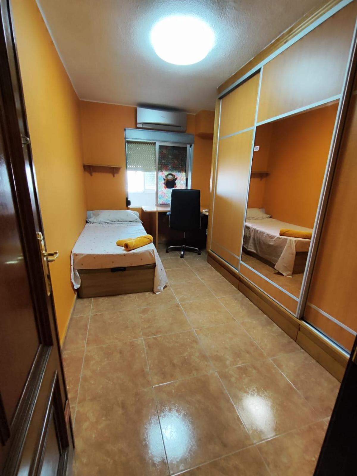 Valencia Avenida Del Puerto Private Rooms Kültér fotó