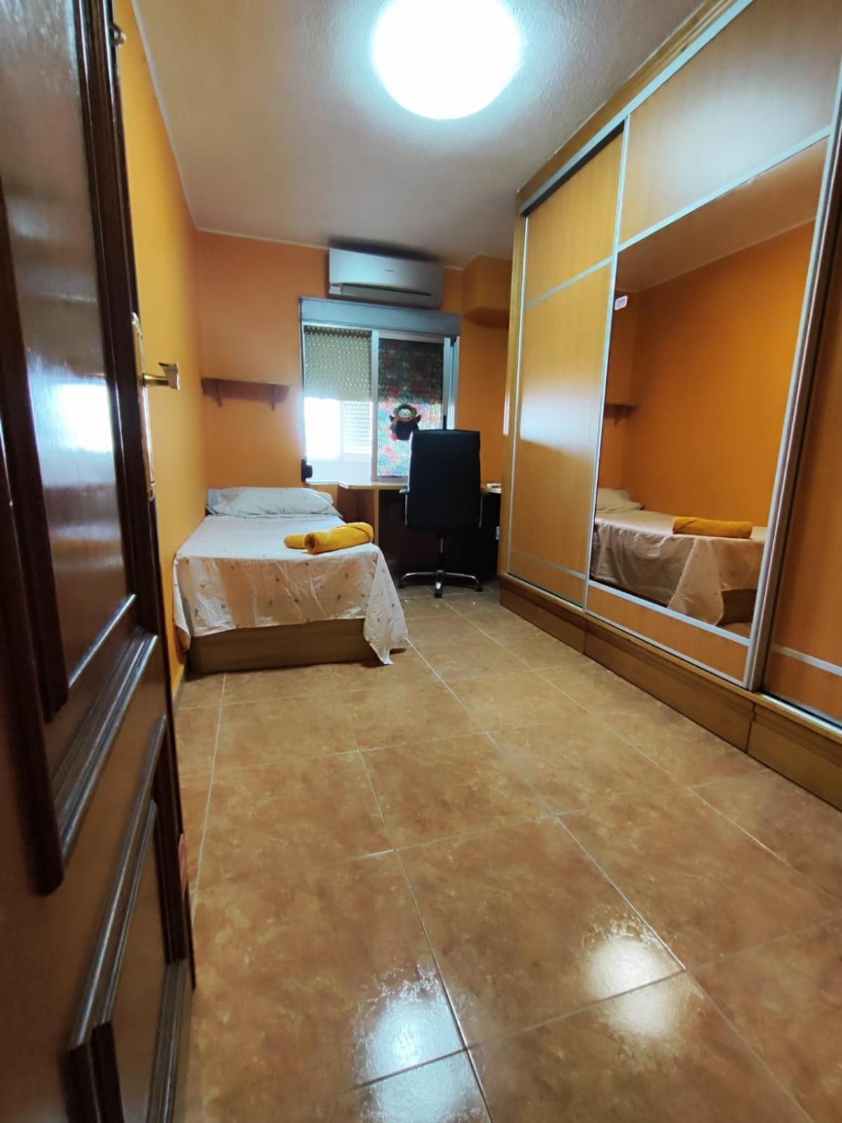 Valencia Avenida Del Puerto Private Rooms Kültér fotó